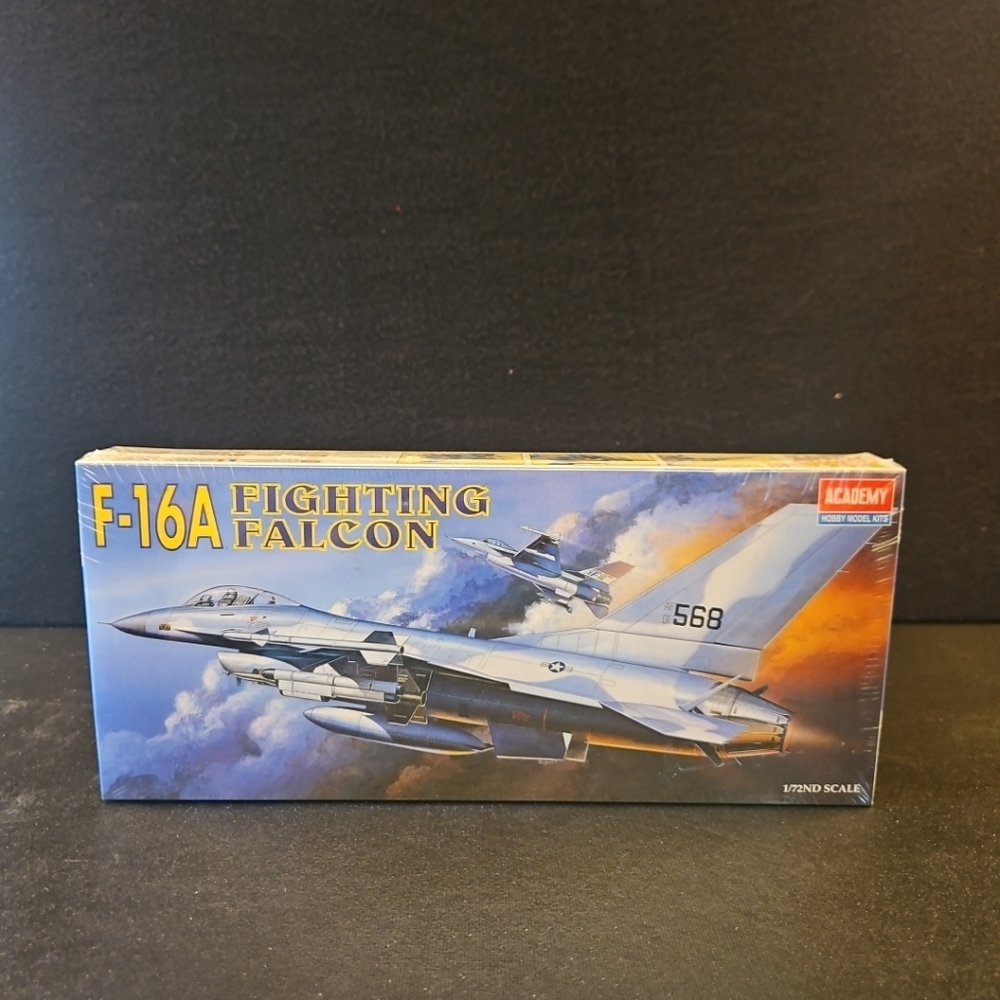 Academy F-16A Fighting Falcon Model Kit 1983‎